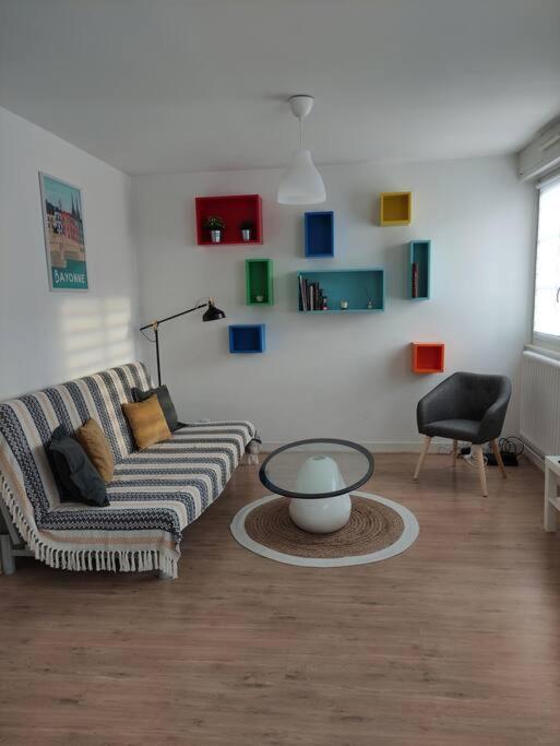 Bayonne Appartement 3 Etoiles A 5 Min De La Gare Luaran gambar